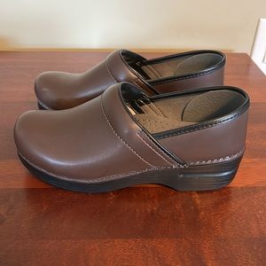 DANSKO Professional Pro Clogs EU 39 Chocolate Brown 006450202